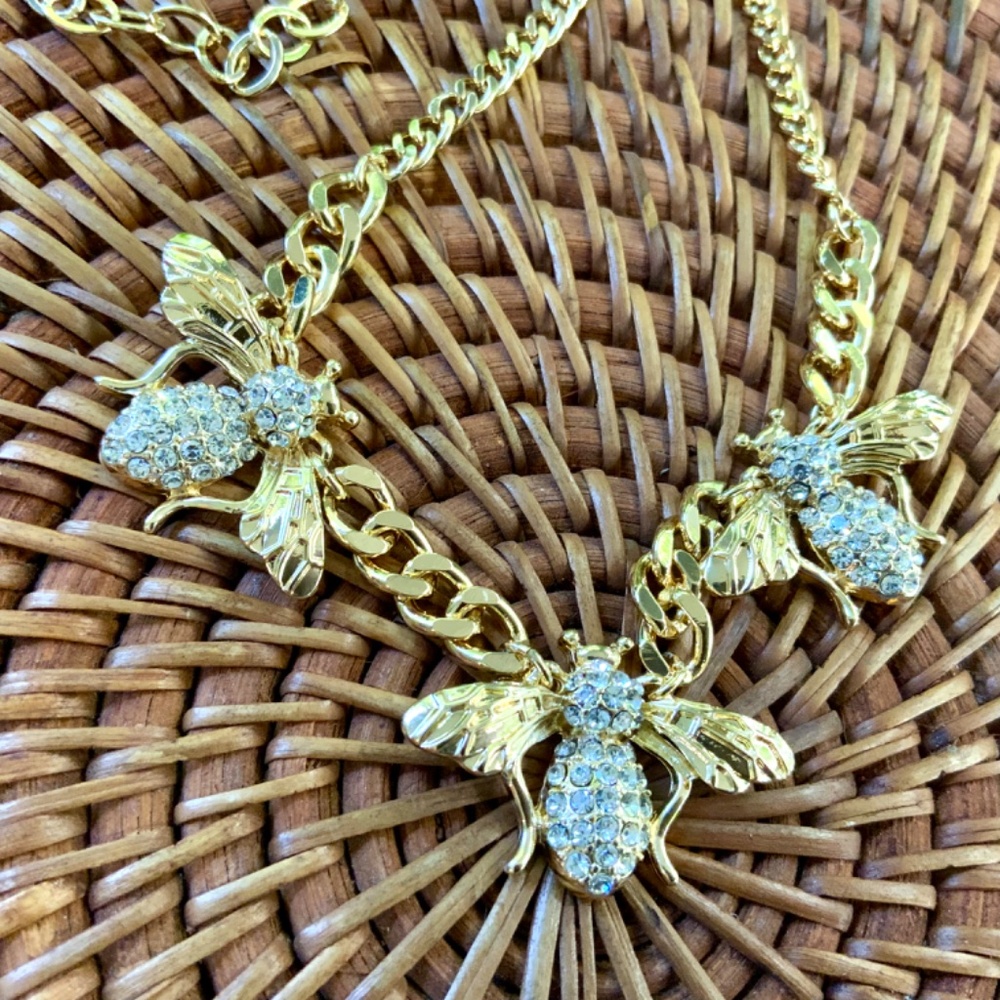Lilly Pulitzer NECKLACE NWT Sparkling BUMBLE BEE ⭐️GOLD LINK CHAIN / CRYSTALS - Picture 6 of 13
